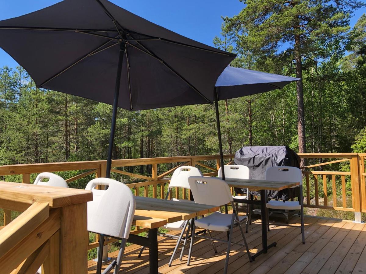 קארלסטאד Timber Cottages With Jacuzzi And Sauna Near Lake Vaenern מראה חיצוני תמונה