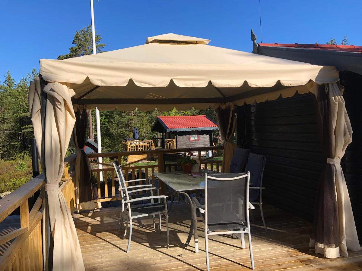 קארלסטאד Timber Cottages With Jacuzzi And Sauna Near Lake Vaenern מראה חיצוני תמונה