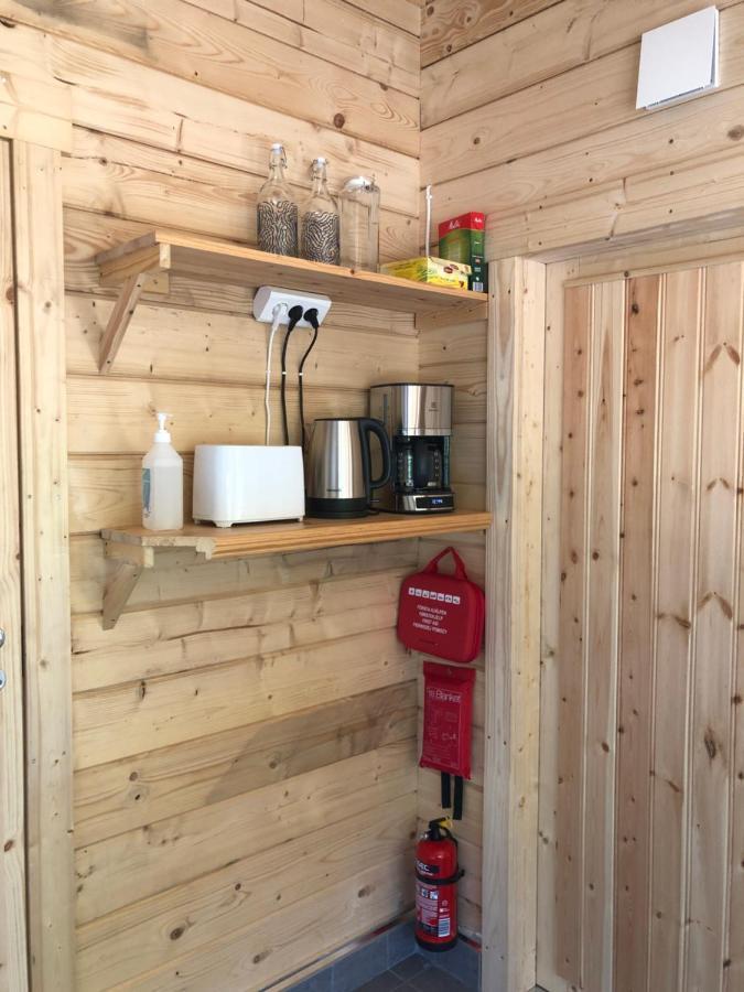 קארלסטאד Timber Cottages With Jacuzzi And Sauna Near Lake Vaenern מראה חיצוני תמונה