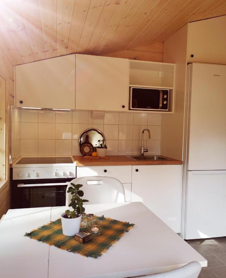 קארלסטאד Timber Cottages With Jacuzzi And Sauna Near Lake Vaenern מראה חיצוני תמונה