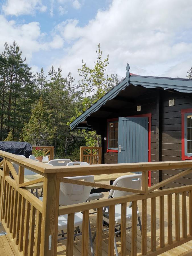 קארלסטאד Timber Cottages With Jacuzzi And Sauna Near Lake Vaenern מראה חיצוני תמונה