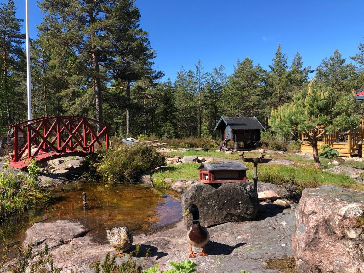 קארלסטאד Timber Cottages With Jacuzzi And Sauna Near Lake Vaenern מראה חיצוני תמונה