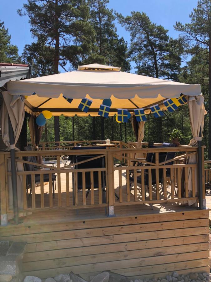 קארלסטאד Timber Cottages With Jacuzzi And Sauna Near Lake Vaenern מראה חיצוני תמונה