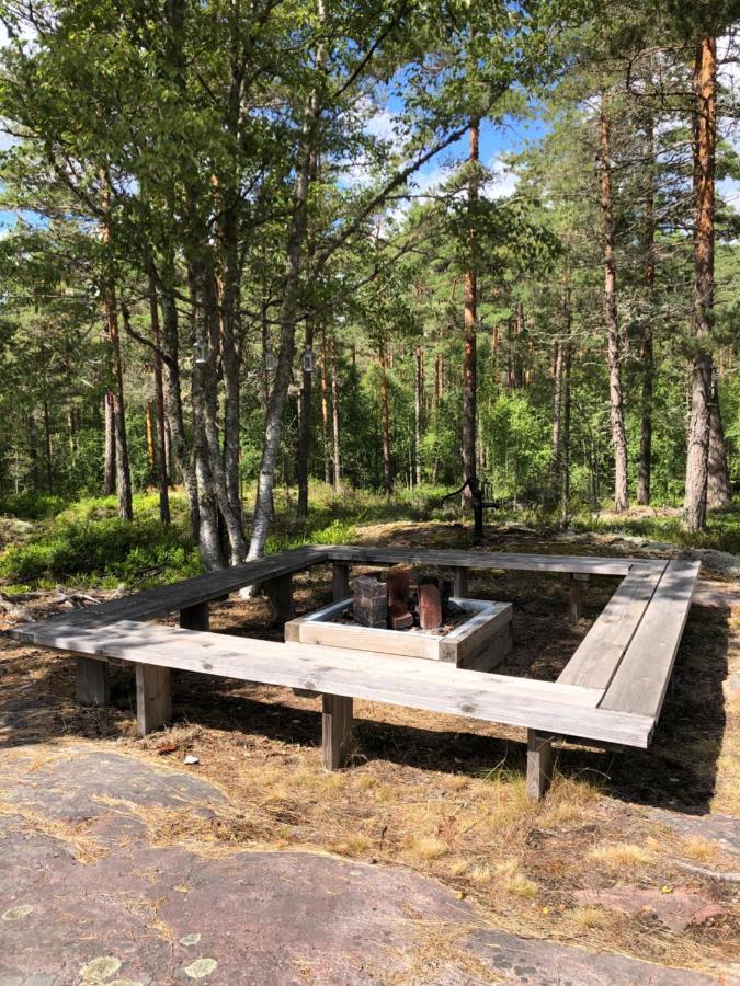 קארלסטאד Timber Cottages With Jacuzzi And Sauna Near Lake Vaenern מראה חיצוני תמונה