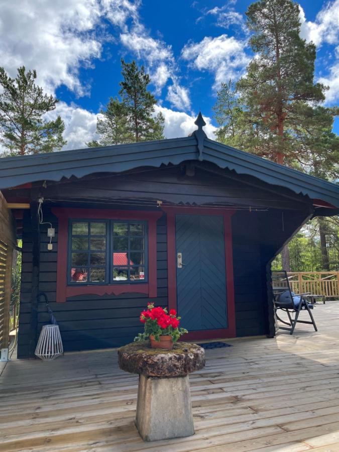 קארלסטאד Timber Cottages With Jacuzzi And Sauna Near Lake Vaenern מראה חיצוני תמונה