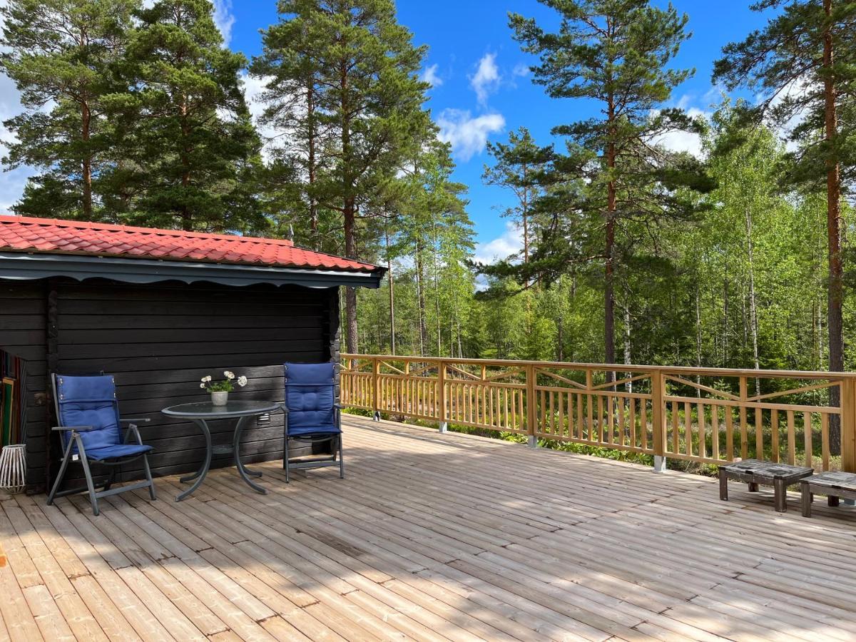 קארלסטאד Timber Cottages With Jacuzzi And Sauna Near Lake Vaenern מראה חיצוני תמונה