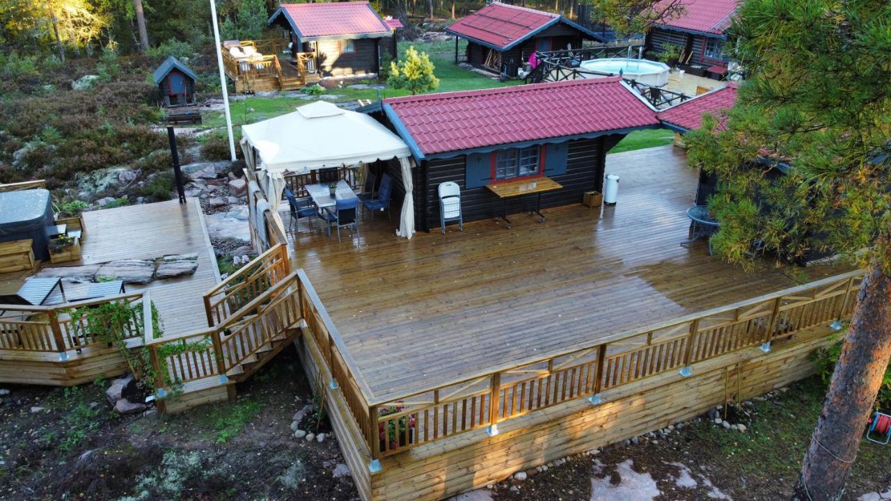 קארלסטאד Timber Cottages With Jacuzzi And Sauna Near Lake Vaenern מראה חיצוני תמונה