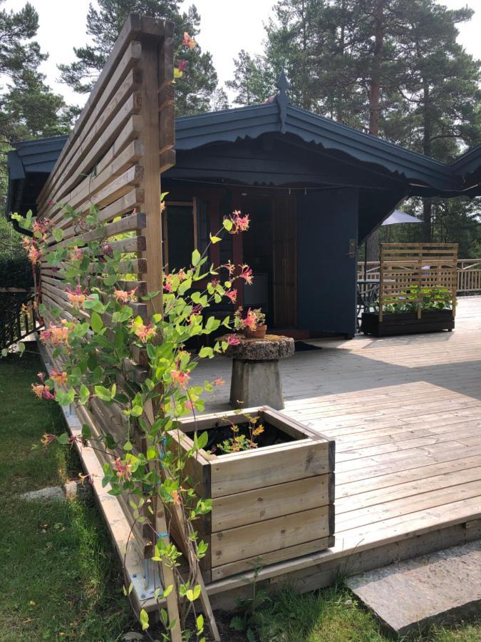 קארלסטאד Timber Cottages With Jacuzzi And Sauna Near Lake Vaenern מראה חיצוני תמונה
