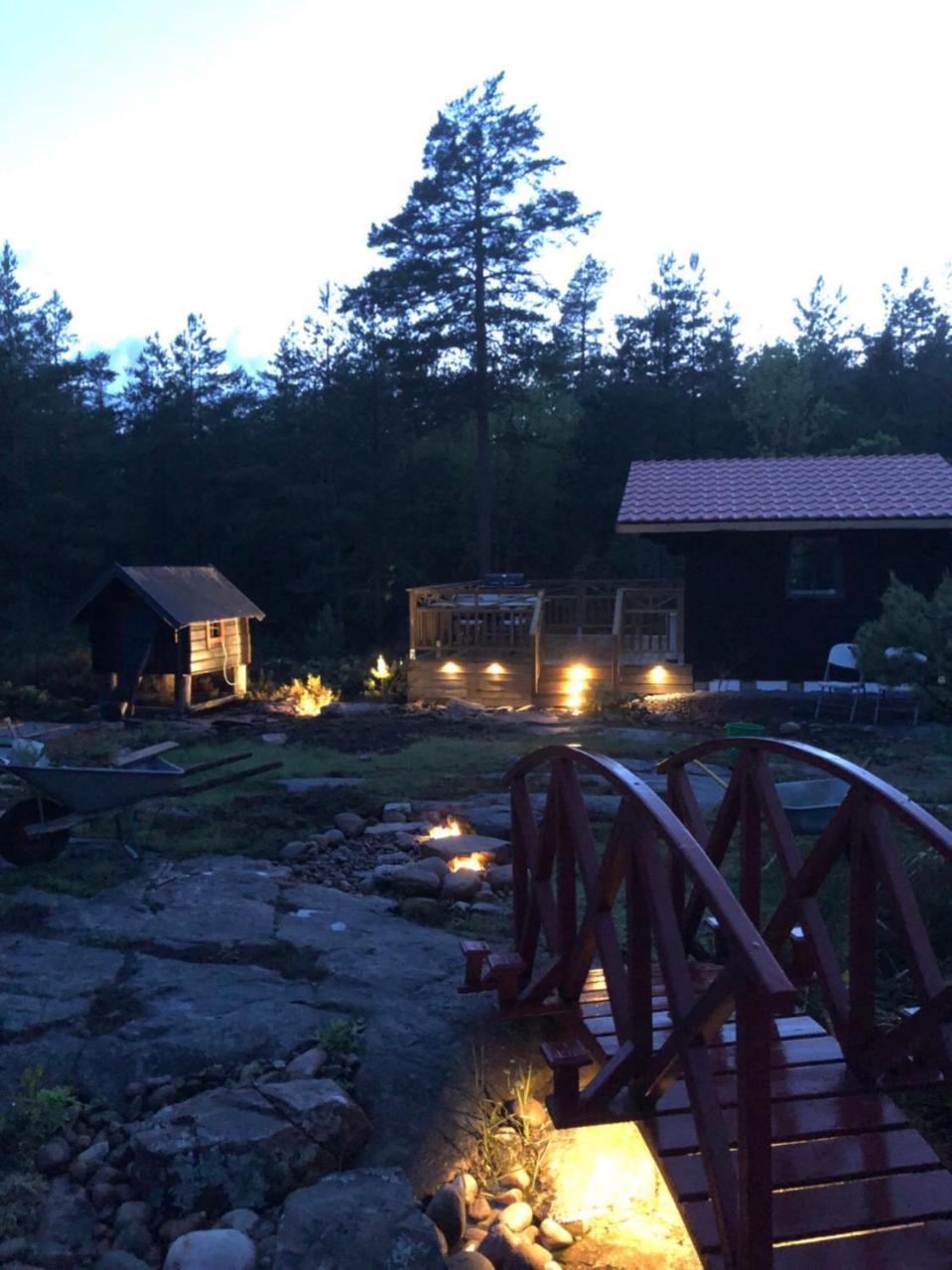קארלסטאד Timber Cottages With Jacuzzi And Sauna Near Lake Vaenern מראה חיצוני תמונה