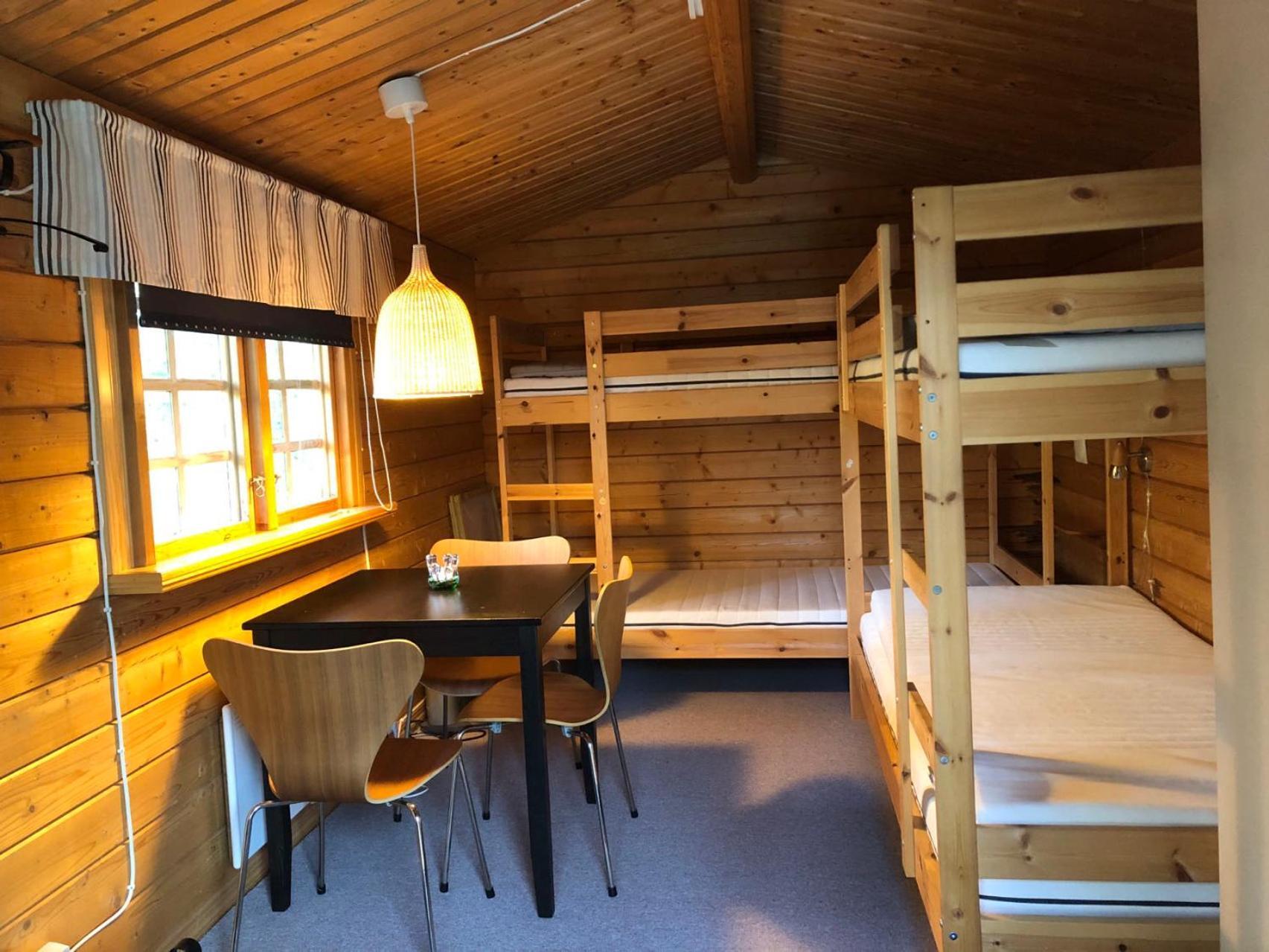 קארלסטאד Timber Cottages With Jacuzzi And Sauna Near Lake Vaenern מראה חיצוני תמונה
