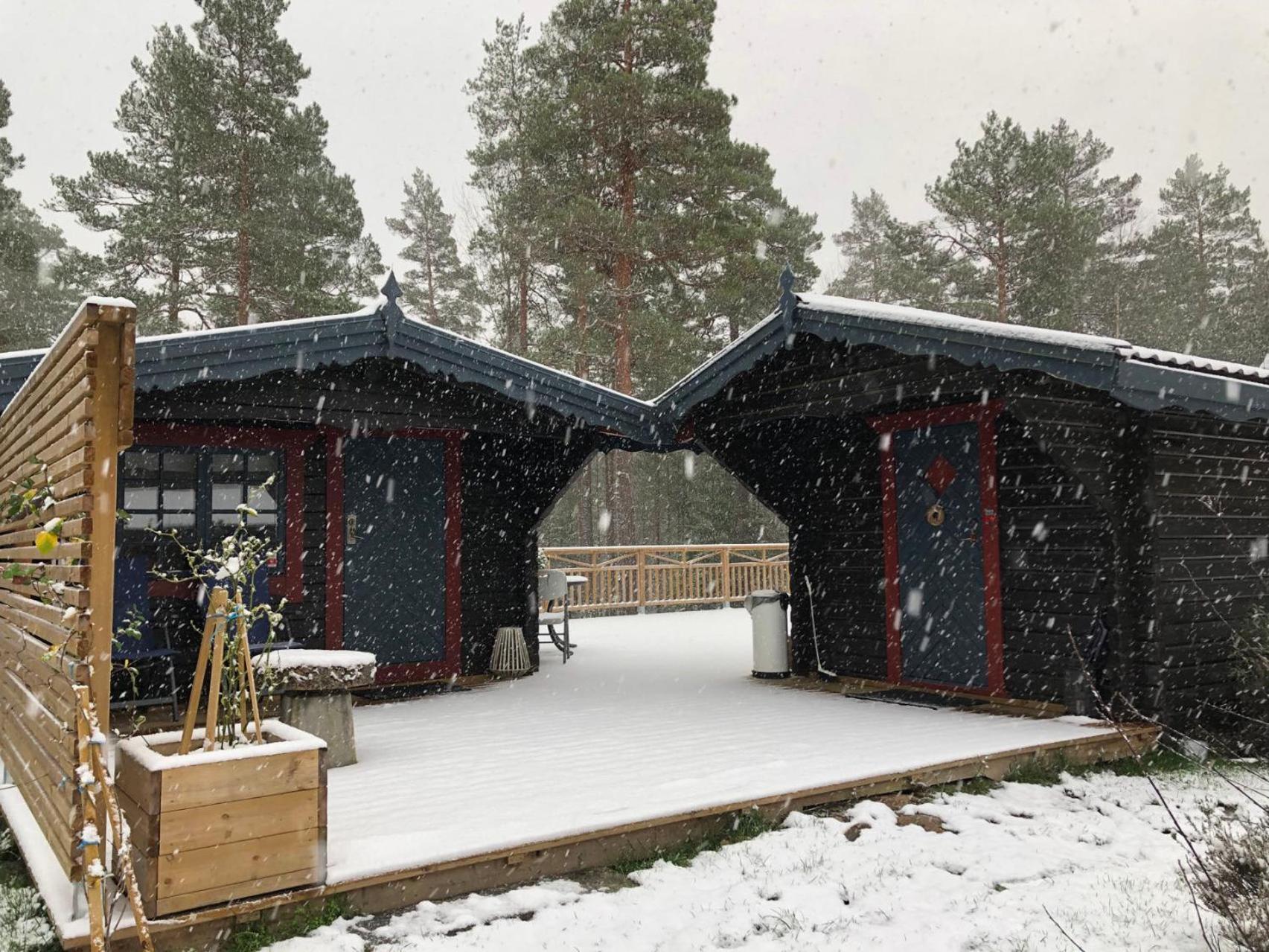 קארלסטאד Timber Cottages With Jacuzzi And Sauna Near Lake Vaenern מראה חיצוני תמונה